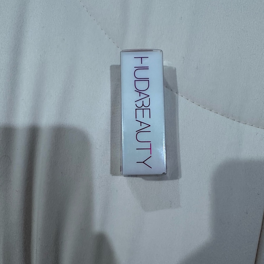 Huda beauty diamond hydrating lip balm